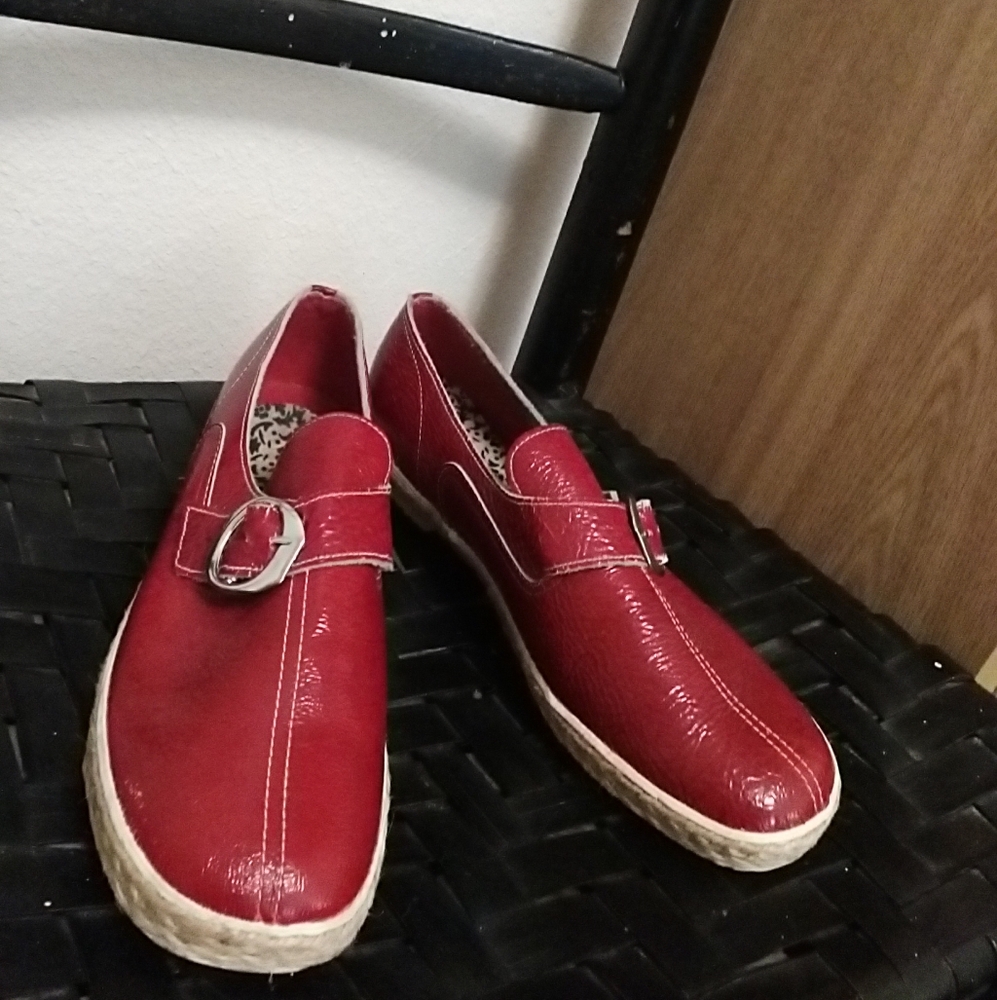 Shoes - Picture 2 of 3